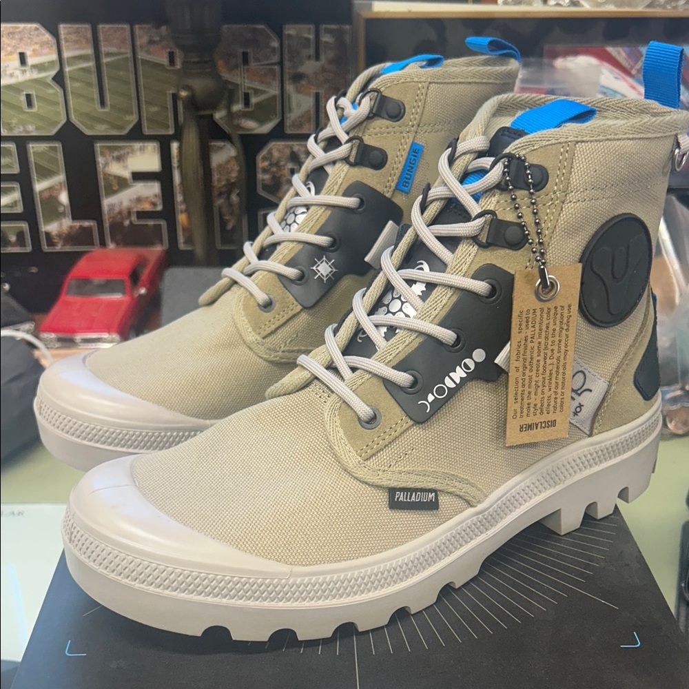 Palladium Men's Beige and Blue High-Top Boots